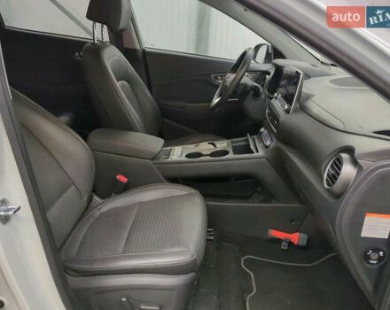 Білий Хендай Kona Electric, об'ємом двигуна 0 л та пробігом 100 тис. км за 19700 $, фото 4 на Automoto.ua