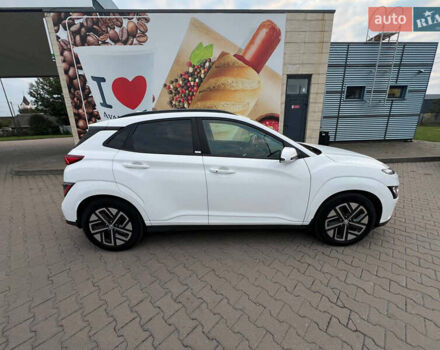 Белый Хендай Kona Electric, объемом двигателя 0 л и пробегом 120 тыс. км за 19550 $, фото 5 на Automoto.ua
