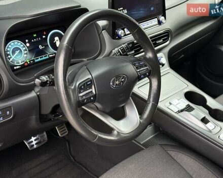 Белый Хендай Kona Electric, объемом двигателя 0 л и пробегом 64 тыс. км за 21499 $, фото 44 на Automoto.ua