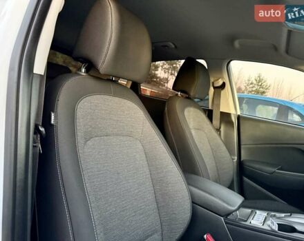 Белый Хендай Kona Electric, объемом двигателя 0 л и пробегом 78 тыс. км за 17250 $, фото 72 на Automoto.ua