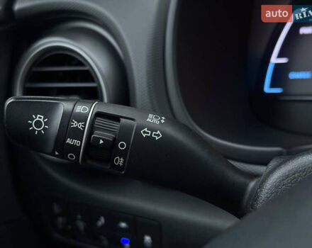 Белый Хендай Kona Electric, объемом двигателя 0 л и пробегом 98 тыс. км за 18999 $, фото 45 на Automoto.ua