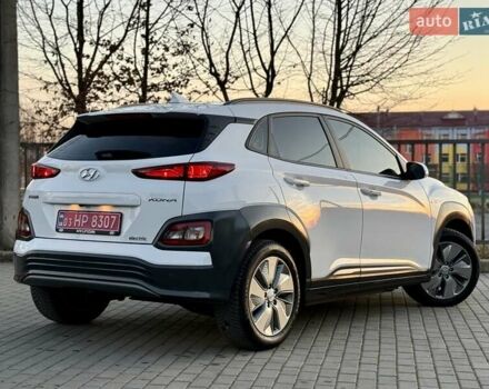 Белый Хендай Kona Electric, объемом двигателя 0 л и пробегом 78 тыс. км за 17250 $, фото 19 на Automoto.ua
