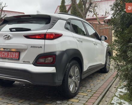 Белый Хендай Kona Electric, объемом двигателя 0 л и пробегом 124 тыс. км за 17494 $, фото 4 на Automoto.ua