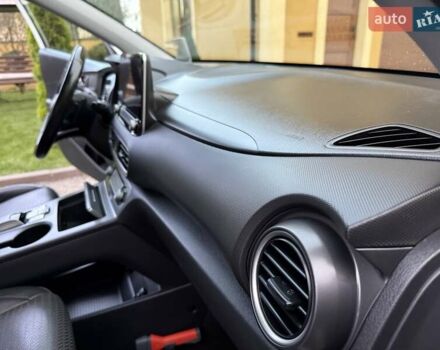 Белый Хендай Kona Electric, объемом двигателя 0 л и пробегом 92 тыс. км за 17950 $, фото 69 на Automoto.ua