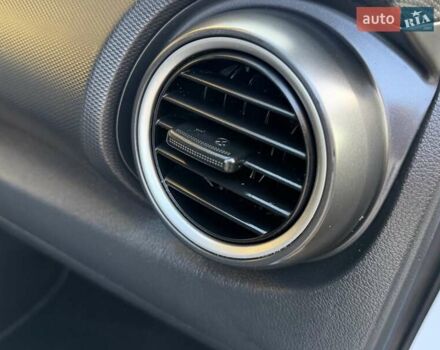 Білий Хендай Kona Electric, об'ємом двигуна 0 л та пробігом 64 тис. км за 16950 $, фото 116 на Automoto.ua