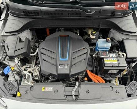 Белый Хендай Kona Electric, объемом двигателя 0 л и пробегом 64 тыс. км за 21499 $, фото 37 на Automoto.ua