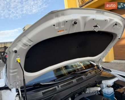 Білий Хендай Kona Electric, об'ємом двигуна 0 л та пробігом 64 тис. км за 16950 $, фото 60 на Automoto.ua