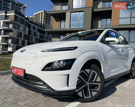 Белый Хендай Kona Electric, объемом двигателя 0 л и пробегом 51 тыс. км за 16999 $, фото 2 на Automoto.ua