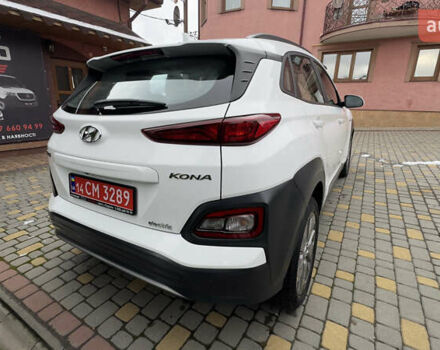 Белый Хендай Kona Electric, объемом двигателя 0 л и пробегом 124 тыс. км за 17494 $, фото 58 на Automoto.ua
