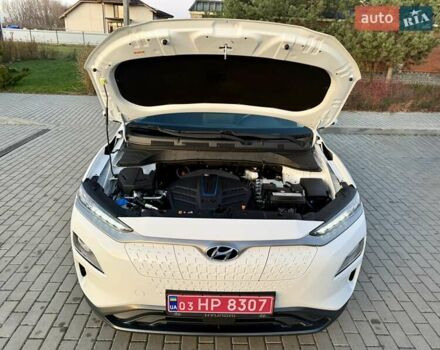 Белый Хендай Kona Electric, объемом двигателя 0 л и пробегом 78 тыс. км за 17250 $, фото 101 на Automoto.ua