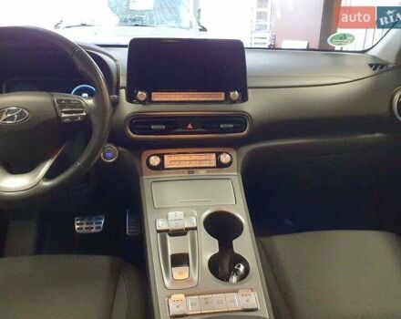 Белый Хендай Kona Electric, объемом двигателя 0 л и пробегом 64 тыс. км за 21499 $, фото 105 на Automoto.ua