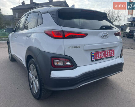 Белый Хендай Kona Electric, объемом двигателя 0 л и пробегом 117 тыс. км за 16500 $, фото 10 на Automoto.ua