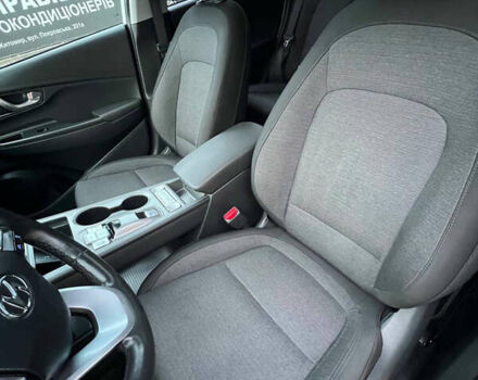 Белый Хендай Kona Electric, объемом двигателя 0 л и пробегом 120 тыс. км за 19550 $, фото 21 на Automoto.ua