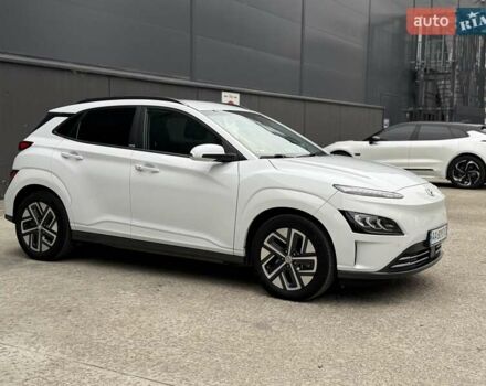 Белый Хендай Kona Electric, объемом двигателя 0 л и пробегом 64 тыс. км за 21499 $, фото 26 на Automoto.ua