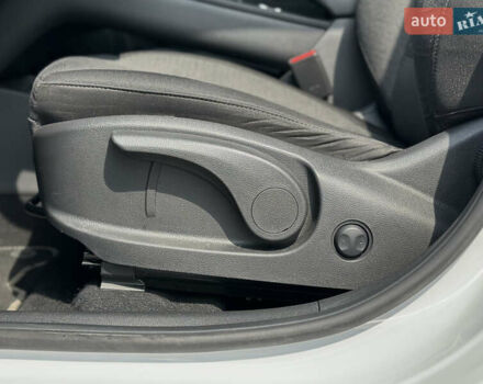 Білий Хендай Kona Electric, об'ємом двигуна 0 л та пробігом 93 тис. км за 18900 $, фото 29 на Automoto.ua