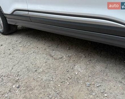 Белый Хендай Kona Electric, объемом двигателя 0 л и пробегом 92 тыс. км за 17950 $, фото 22 на Automoto.ua