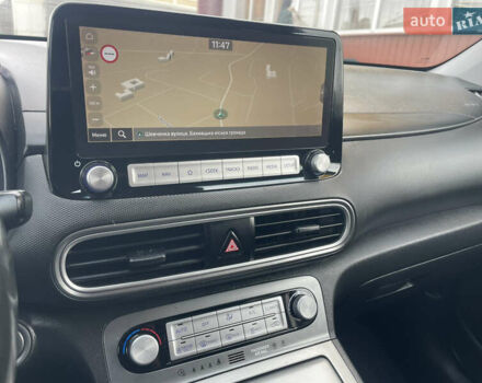 Белый Хендай Kona Electric, объемом двигателя 0 л и пробегом 117 тыс. км за 16500 $, фото 40 на Automoto.ua