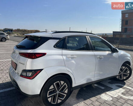Белый Хендай Kona Electric, объемом двигателя 0 л и пробегом 51 тыс. км за 16999 $, фото 37 на Automoto.ua
