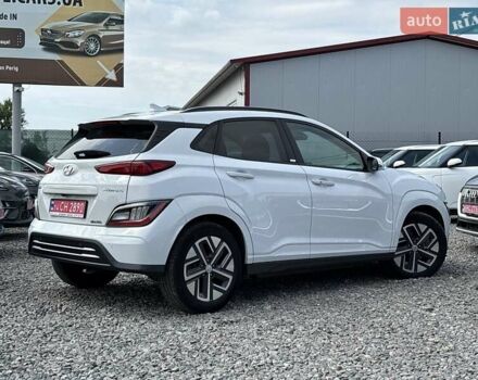 Белый Хендай Kona Electric, объемом двигателя 0 л и пробегом 103 тыс. км за 19450 $, фото 2 на Automoto.ua