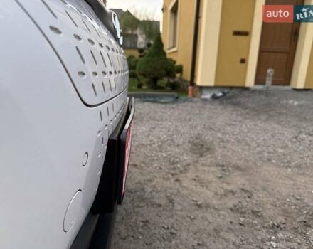 Белый Хендай Kona Electric, объемом двигателя 0 л и пробегом 92 тыс. км за 17950 $, фото 19 на Automoto.ua