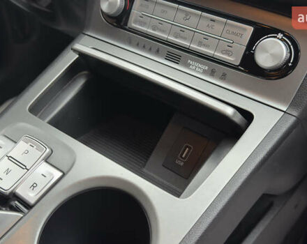 Белый Хендай Kona Electric, объемом двигателя 0 л и пробегом 124 тыс. км за 17494 $, фото 46 на Automoto.ua