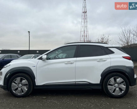 Белый Хендай Kona Electric, объемом двигателя 0 л и пробегом 111 тыс. км за 18570 $, фото 4 на Automoto.ua