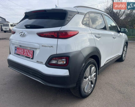 Белый Хендай Kona Electric, объемом двигателя 0 л и пробегом 117 тыс. км за 16500 $, фото 8 на Automoto.ua