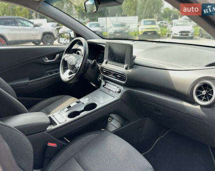 Білий Хендай Kona Electric, об'ємом двигуна 0 л та пробігом 93 тис. км за 18900 $, фото 34 на Automoto.ua