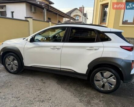 Білий Хендай Kona Electric, об'ємом двигуна 0 л та пробігом 64 тис. км за 16950 $, фото 3 на Automoto.ua
