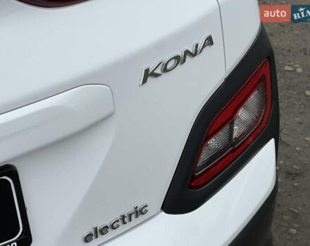 Белый Хендай Kona Electric, объемом двигателя 0 л и пробегом 111 тыс. км за 18570 $, фото 20 на Automoto.ua