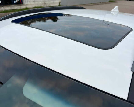 Белый Хендай Kona Electric, объемом двигателя 0 л и пробегом 120 тыс. км за 19850 $, фото 25 на Automoto.ua