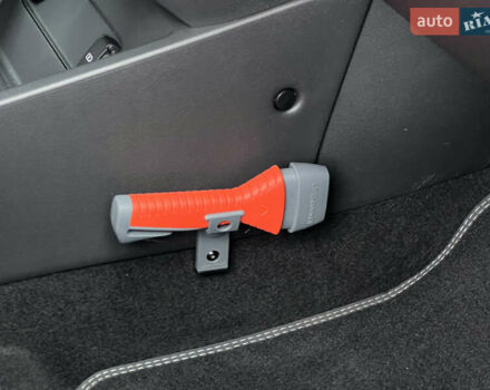 Белый Хендай Kona Electric, объемом двигателя 0 л и пробегом 111 тыс. км за 18570 $, фото 51 на Automoto.ua