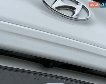 Белый Хендай Kona Electric, объемом двигателя 0 л и пробегом 111 тыс. км за 18570 $, фото 19 на Automoto.ua