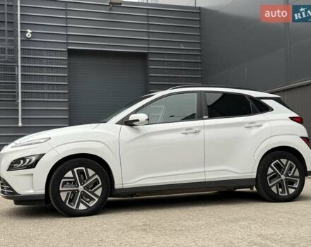 Белый Хендай Kona Electric, объемом двигателя 0 л и пробегом 64 тыс. км за 21499 $, фото 25 на Automoto.ua