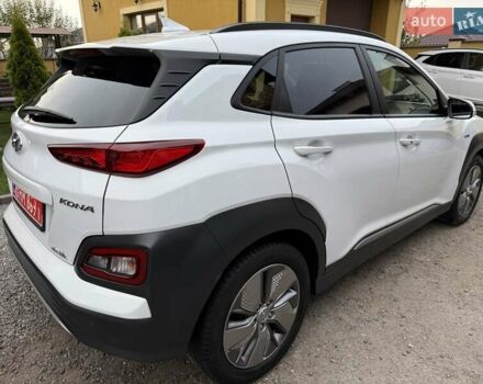 Белый Хендай Kona Electric, объемом двигателя 0 л и пробегом 92 тыс. км за 17950 $, фото 8 на Automoto.ua