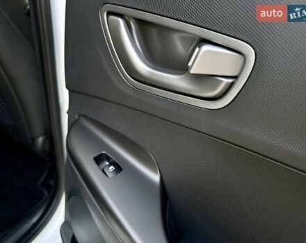 Белый Хендай Kona Electric, объемом двигателя 0 л и пробегом 78 тыс. км за 17250 $, фото 79 на Automoto.ua