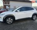 Белый Хендай Kona Electric, объемом двигателя 0 л и пробегом 82 тыс. км за 16450 $, фото 3 на Automoto.ua