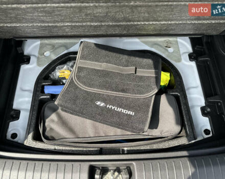 Білий Хендай Kona Electric, об'ємом двигуна 0 л та пробігом 93 тис. км за 18900 $, фото 20 на Automoto.ua