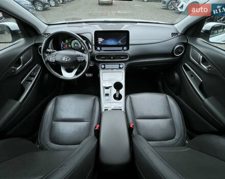 Білий Хендай Kona Electric, об'ємом двигуна 0 л та пробігом 70 тис. км за 19828 $, фото 52 на Automoto.ua