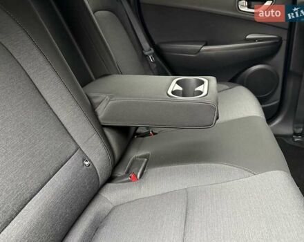 Белый Хендай Kona Electric, объемом двигателя 0 л и пробегом 64 тыс. км за 21499 $, фото 71 на Automoto.ua