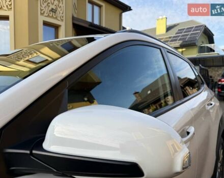 Білий Хендай Kona Electric, об'ємом двигуна 0 л та пробігом 64 тис. км за 16950 $, фото 27 на Automoto.ua