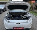 Белый Хендай Kona Electric, объемом двигателя 0 л и пробегом 92 тыс. км за 17950 $, фото 42 на Automoto.ua
