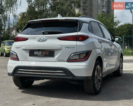 Білий Хендай Kona Electric, об'ємом двигуна 0 л та пробігом 93 тис. км за 18900 $, фото 22 на Automoto.ua