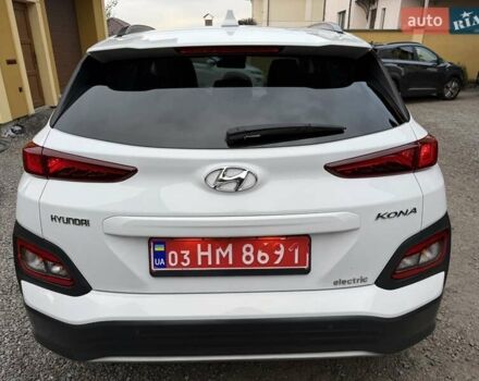 Белый Хендай Kona Electric, объемом двигателя 0 л и пробегом 92 тыс. км за 17950 $, фото 6 на Automoto.ua