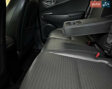 Белый Хендай Kona Electric, объемом двигателя 0 л и пробегом 92 тыс. км за 17950 $, фото 98 на Automoto.ua