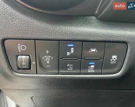 Белый Хендай Kona Electric, объемом двигателя 0 л и пробегом 117 тыс. км за 16500 $, фото 28 на Automoto.ua