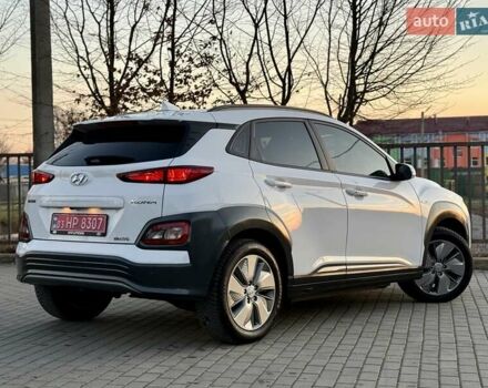 Белый Хендай Kona Electric, объемом двигателя 0 л и пробегом 78 тыс. км за 17250 $, фото 20 на Automoto.ua