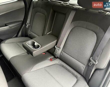 Белый Хендай Kona Electric, объемом двигателя 0 л и пробегом 64 тыс. км за 21499 $, фото 66 на Automoto.ua