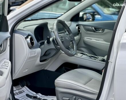 Белый Хендай Kona Electric, объемом двигателя 0 л и пробегом 149 тыс. км за 15350 $, фото 11 на Automoto.ua