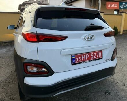 Білий Хендай Kona Electric, об'ємом двигуна 0 л та пробігом 64 тис. км за 16950 $, фото 6 на Automoto.ua